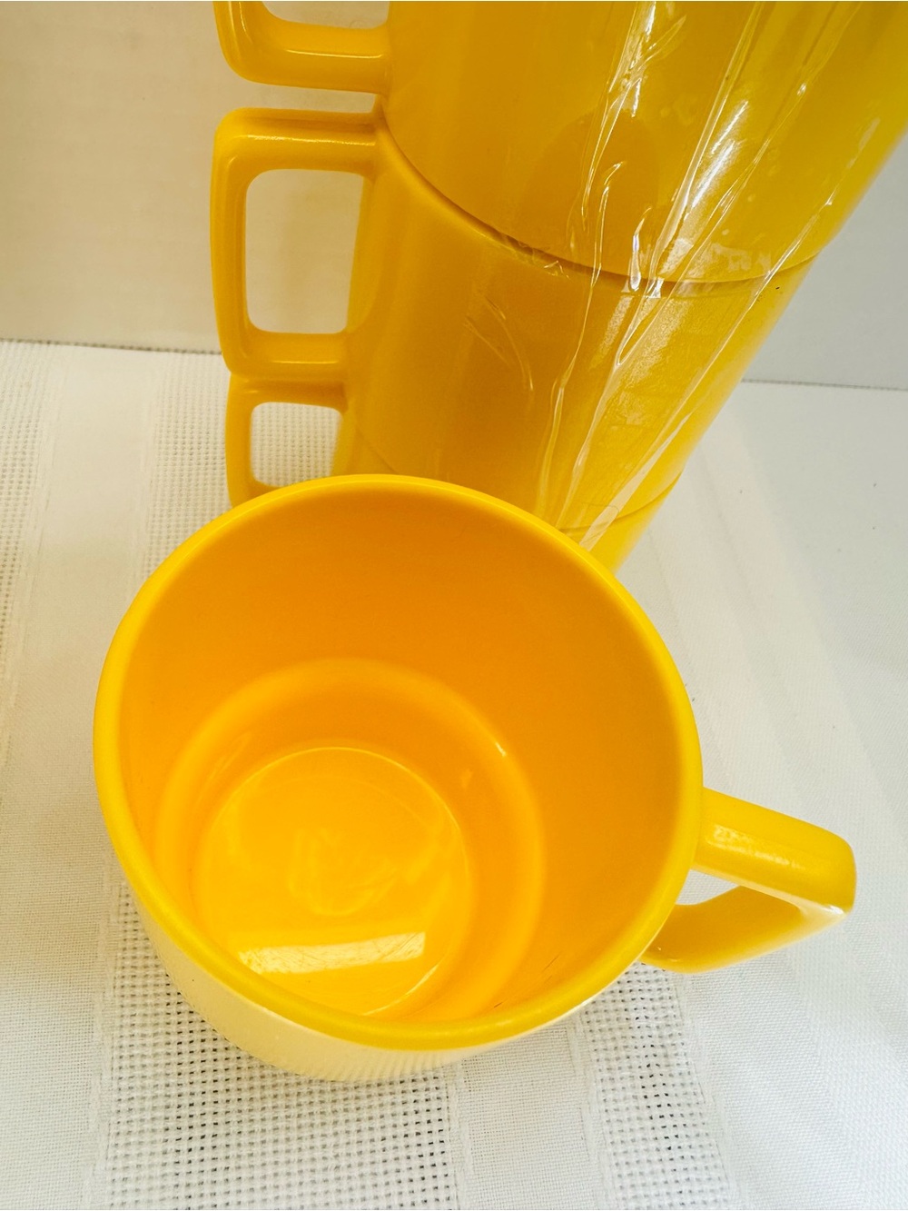 10 yellow 1970’s Melamine stackable camping mugs. - Picture 3 of 3